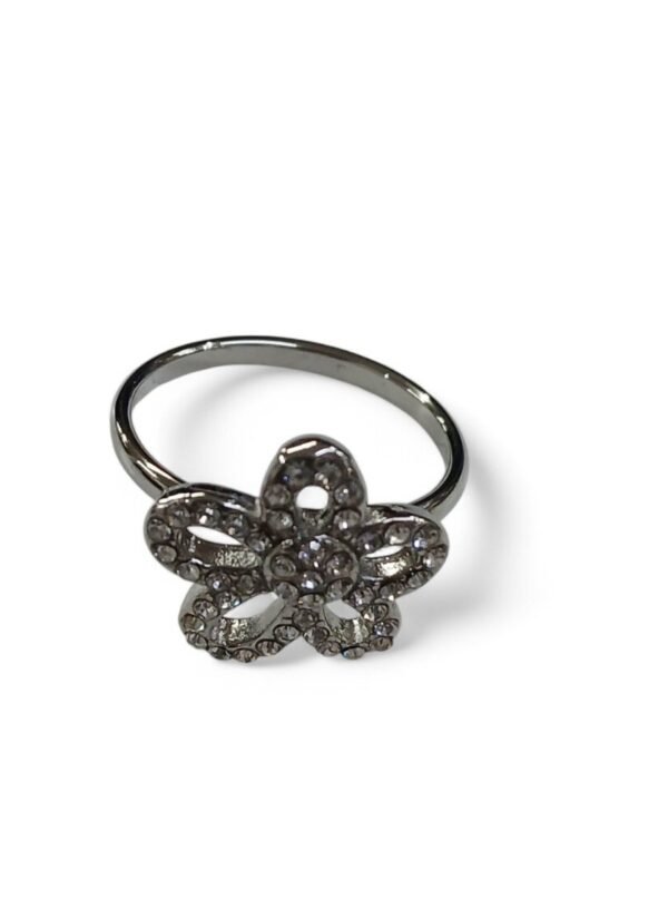 Anillo flor plateada con circonitas