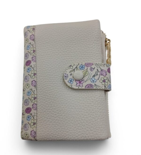Cartera con detalles florales - Imagen 2