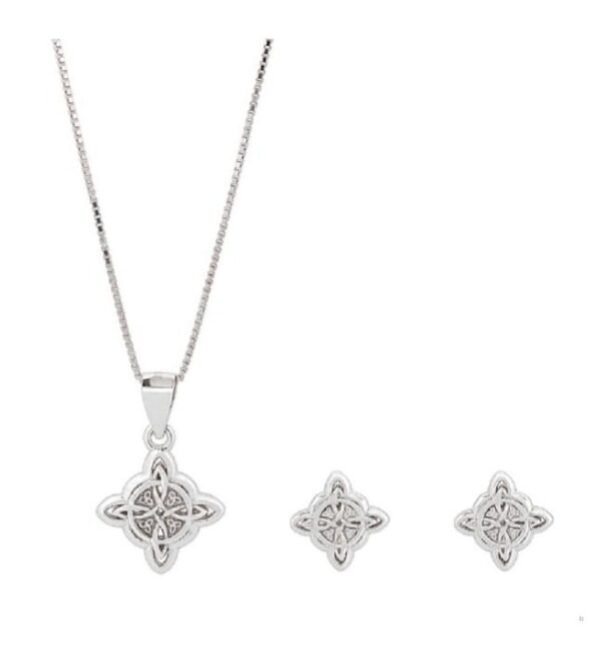 Conjunto colgante y pendientes con nudo de bruja grabado de triquetas. Plata de Ley - Imagen 2