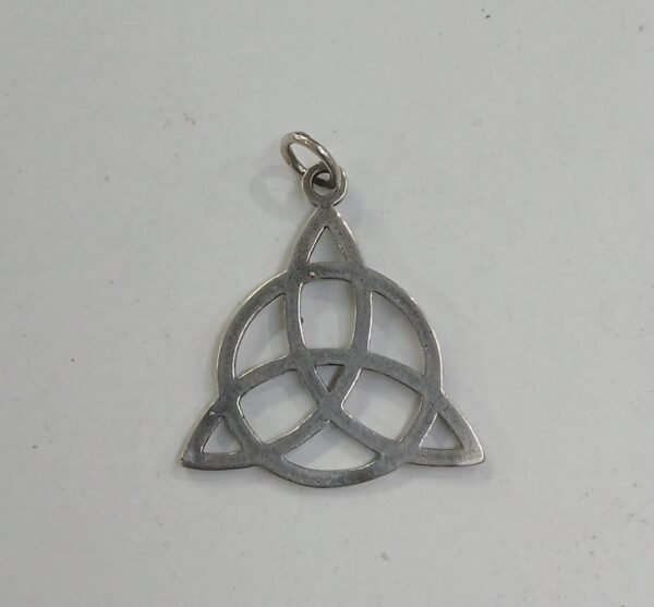 colgante triqueta. Plata de Ley-sin cadena