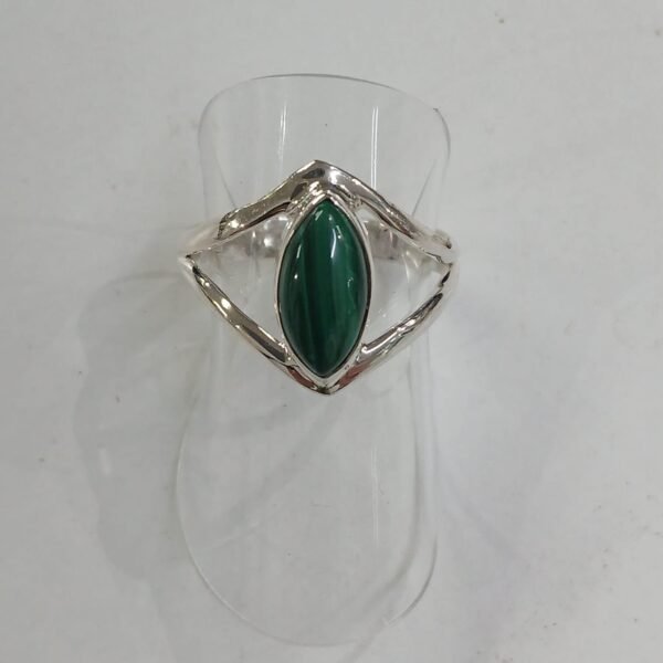 anillo con piedra malaquita.talla 18. plata de Ley