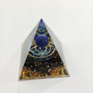 Pirámide de Cristal con Lapislázuli y Sodalita