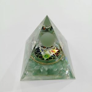 Pirámide de Cristal con Venturina Verde