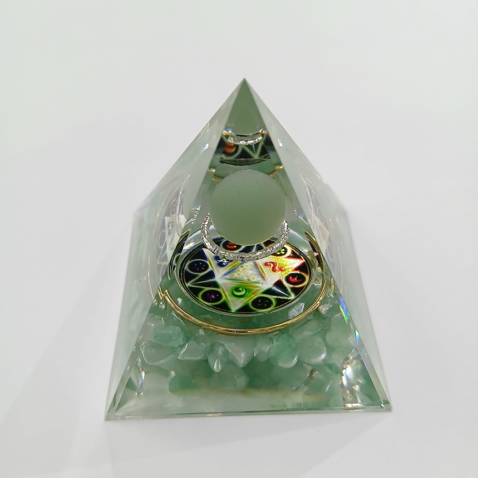 Pirámide de Cristal con Venturina Verde